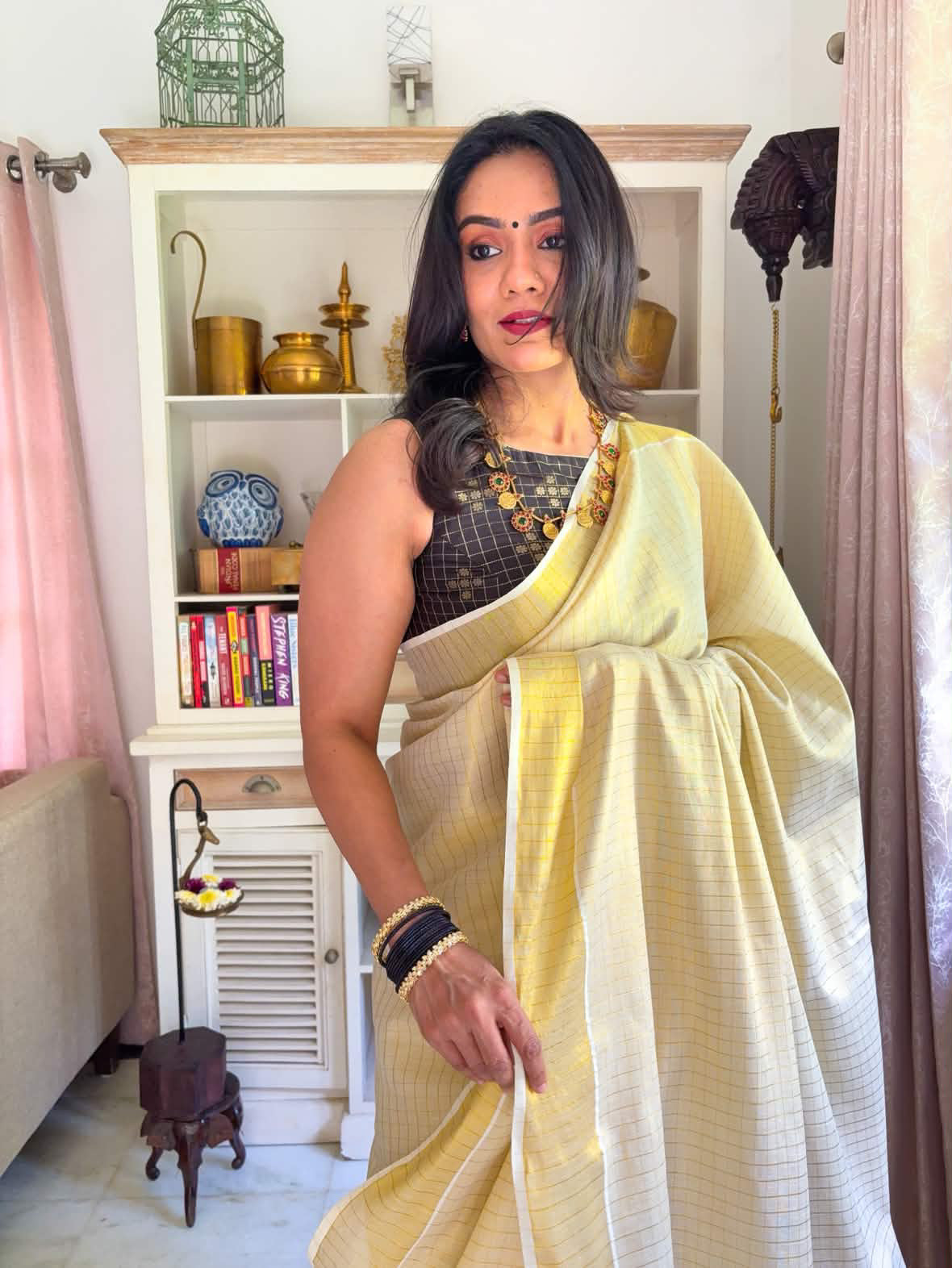 Tanirika - Checks Onam Kasavu Tissue Saree