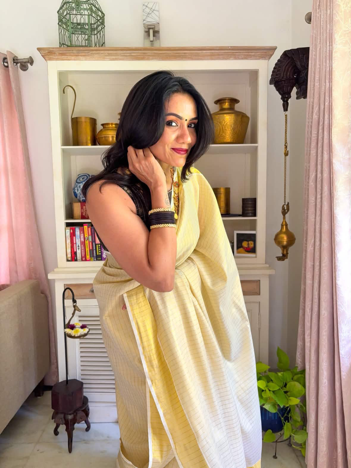 Tanirika - Checks Onam Kasavu Tissue Saree